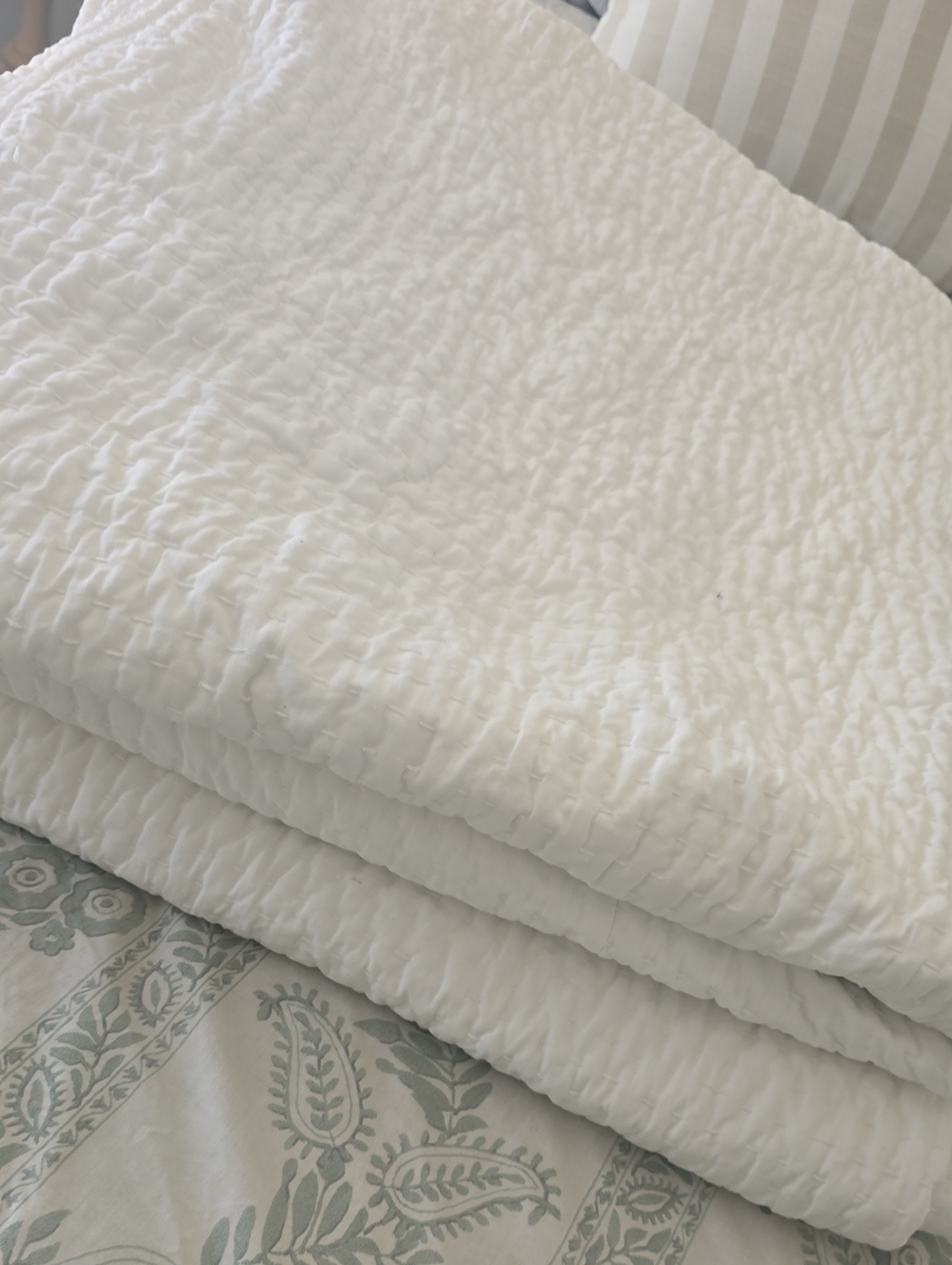 Pottery Barn White Ruched Quilted Coverlet Queen